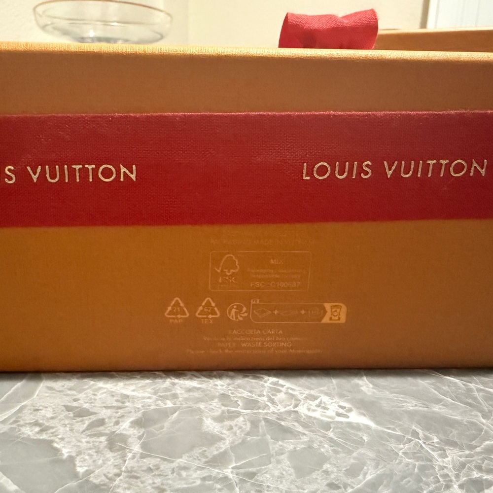 Louis Vuitton Red Ribbon xmas Packaging with Box and Dust Bag - Picture 3 of 13